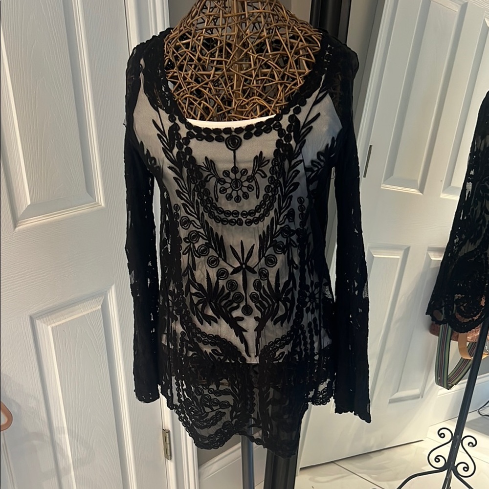 Umgee Black Graphic Embellished Long Sleeve Blouse